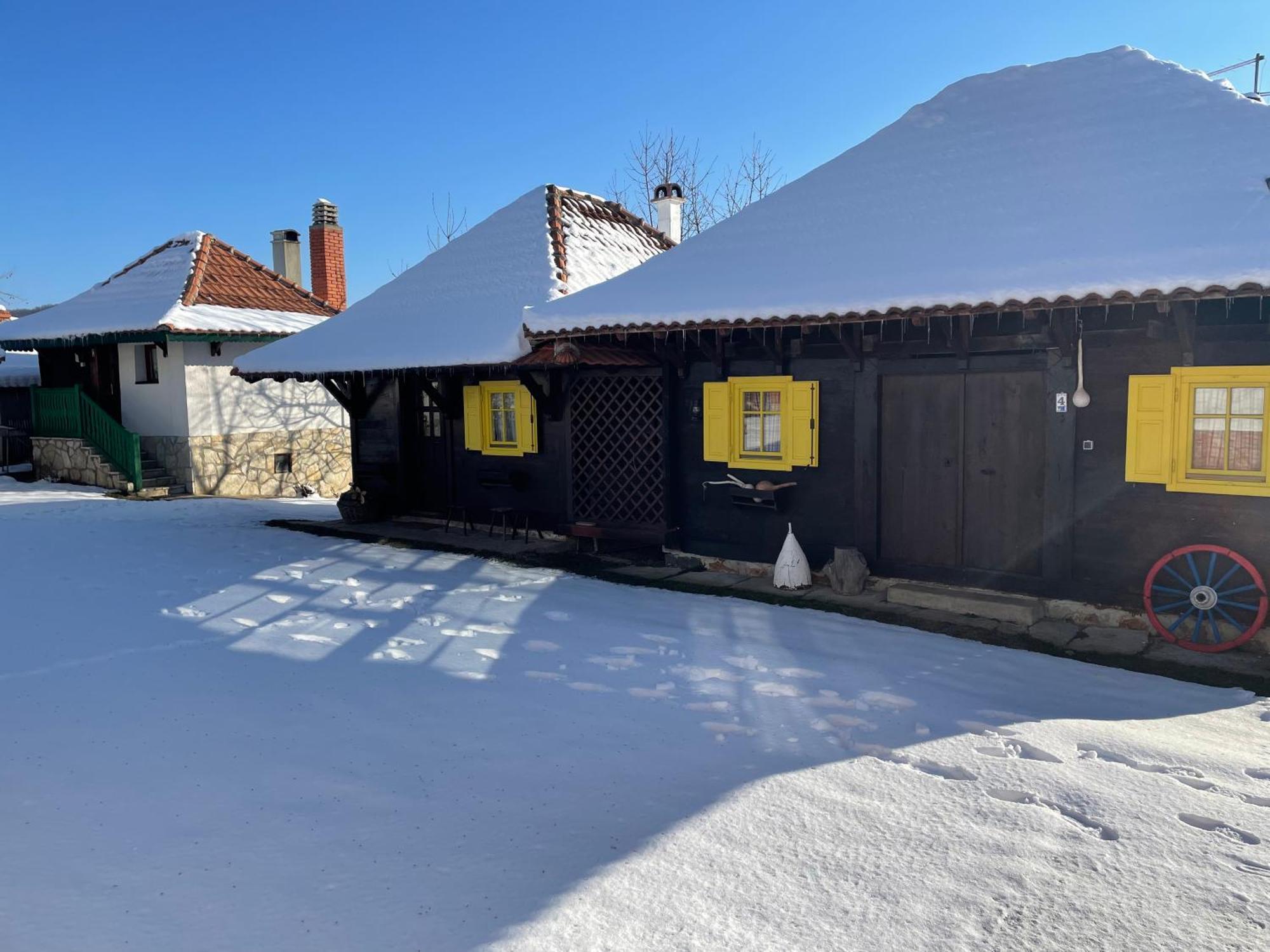 Etno Selo Rajski Konaci Guest House Leusici Exterior foto