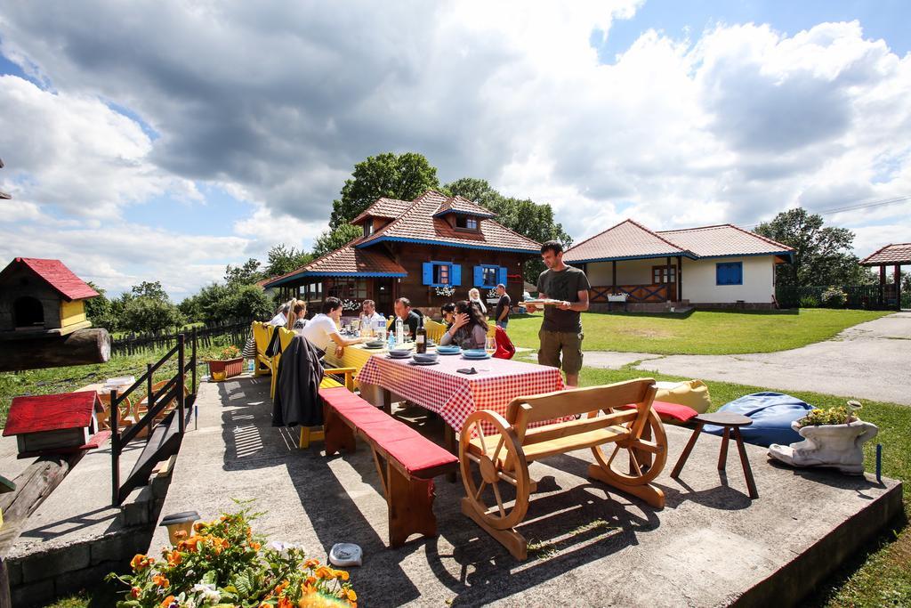 Etno Selo Rajski Konaci Guest House Leusici Exterior foto